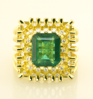 Emerald and diamonds and 18KT yellow gold ring