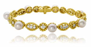 Pearl, diamonds and 18KT yellow gold bracelet