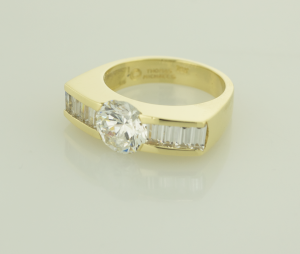 Baguette 1.20ct. and Round 2.00ct. diamond 18KT yellow gold ring set with 2.00ct. center 1.20ct 