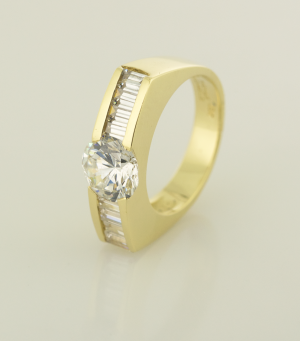 Baguette 1.20ct. and Round 2.00ct.diamond 18KT yellow gold ring set with 2.00ct. center 1.20ct 