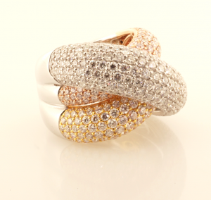 Diamond pavé ring in three colors of gold